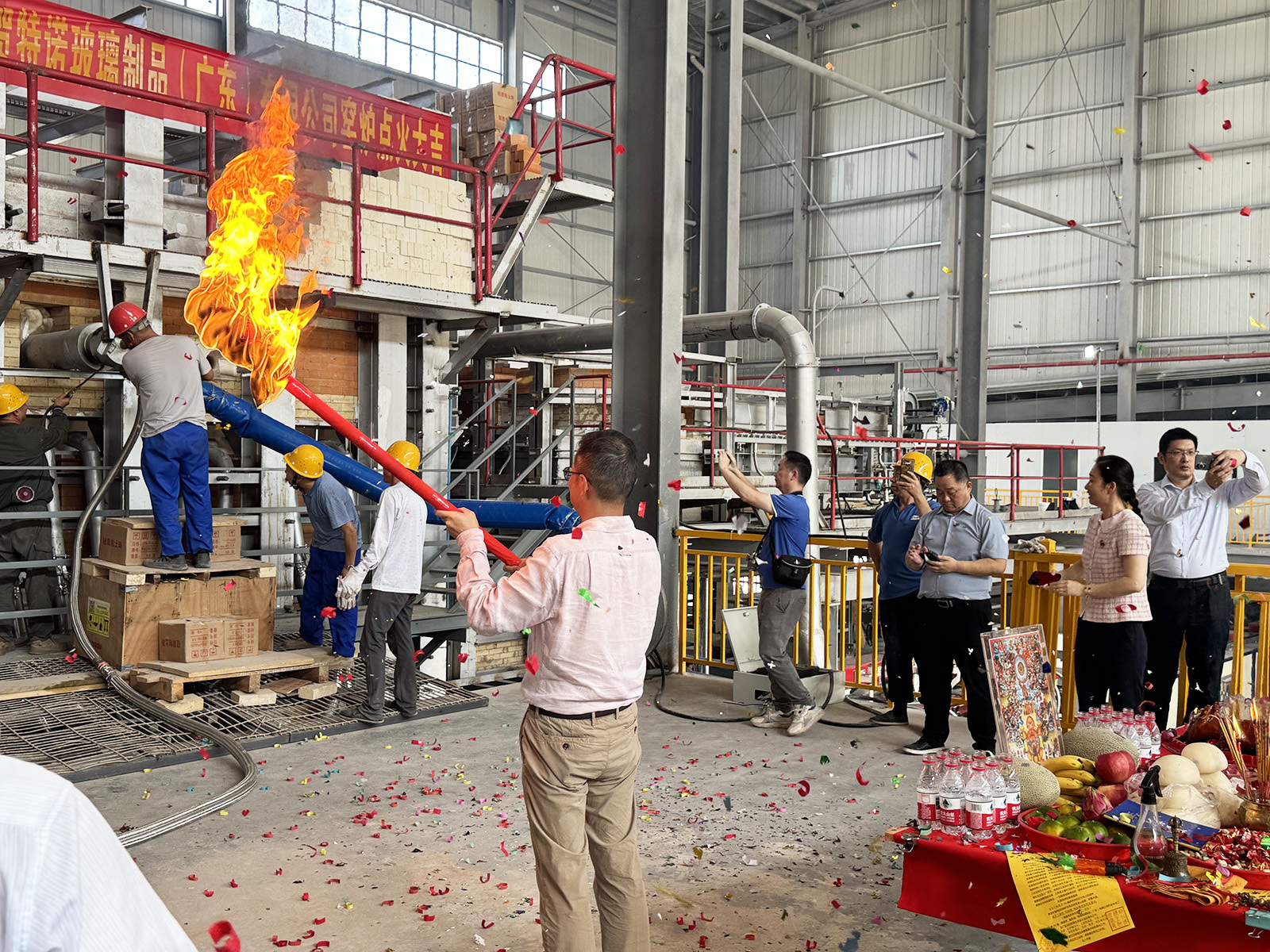 Jüngste Firmenblogs über BELLECRAFT GLASS heizt erfolgreich ein 30 T/D High-End-Kosmetikflaschenofenprojekt in Guangdong auf