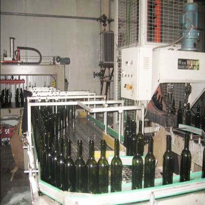 Besorgen Industrielle 150TPD-Glasflaschenfertigungslinie mit 380-V-Glasformmaschine Online-Herstellung